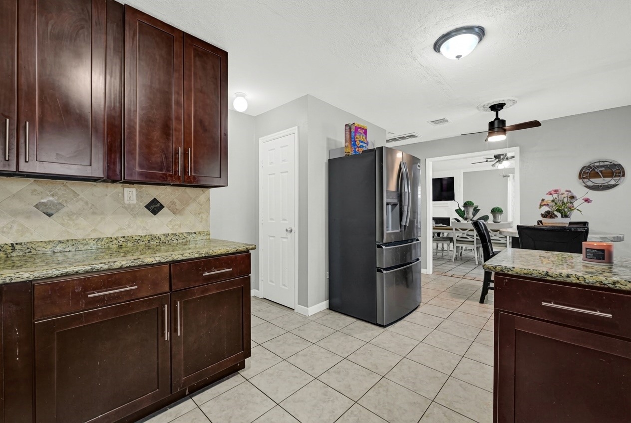 18014 Autumn Hills Drive Property Photo 5