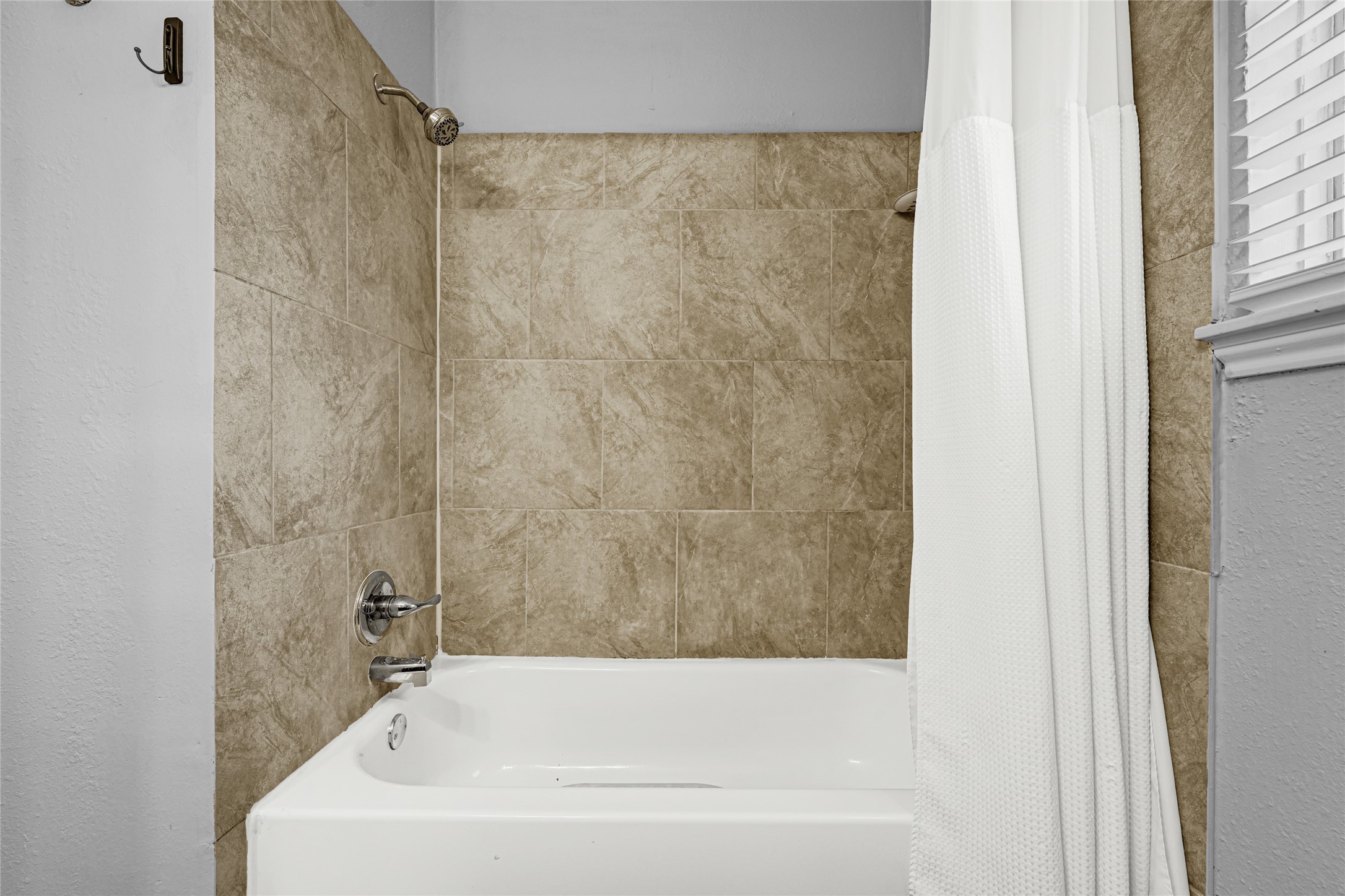 18014 Autumn Hills Drive Property Photo 18