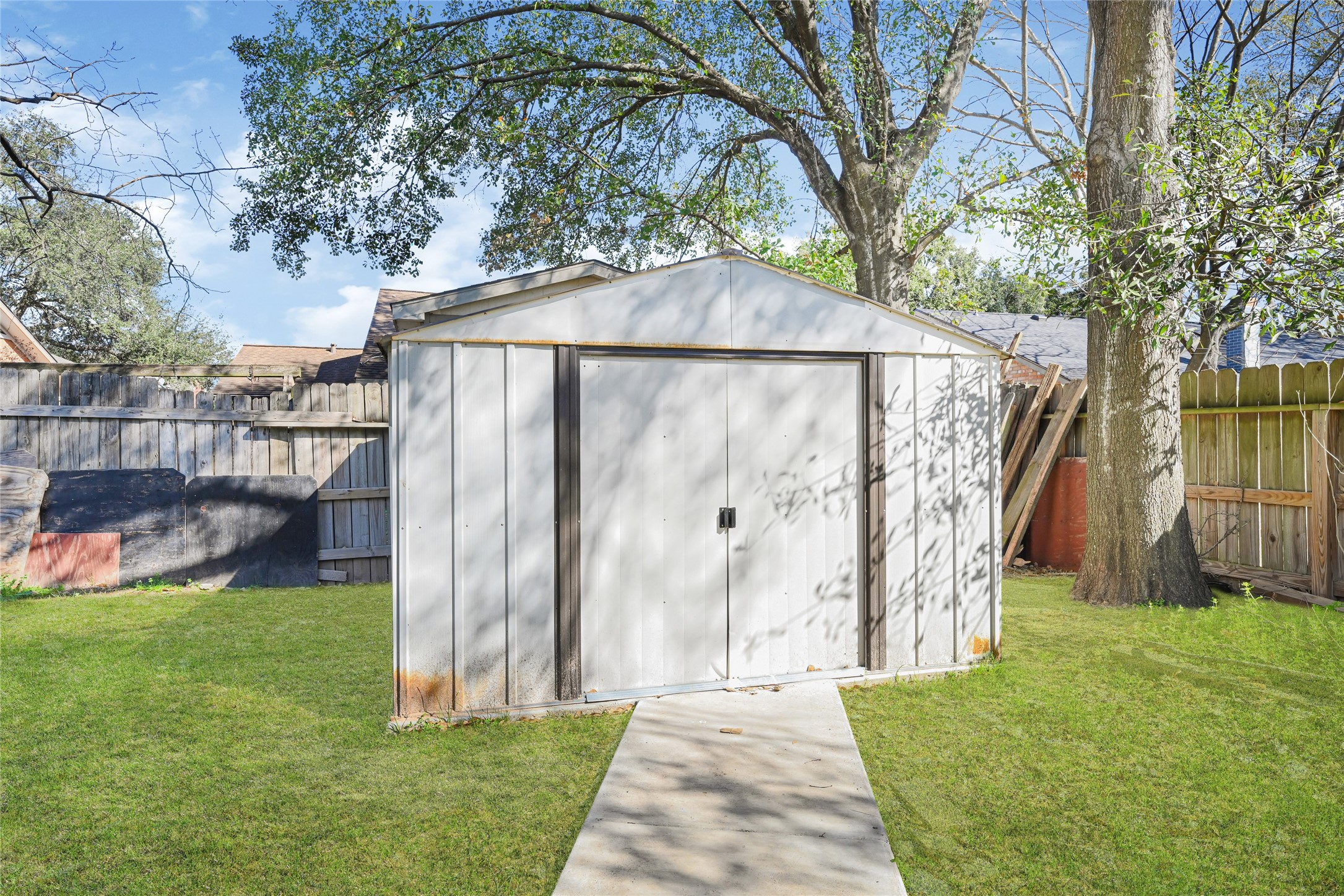 18014 Autumn Hills Drive Property Photo 28