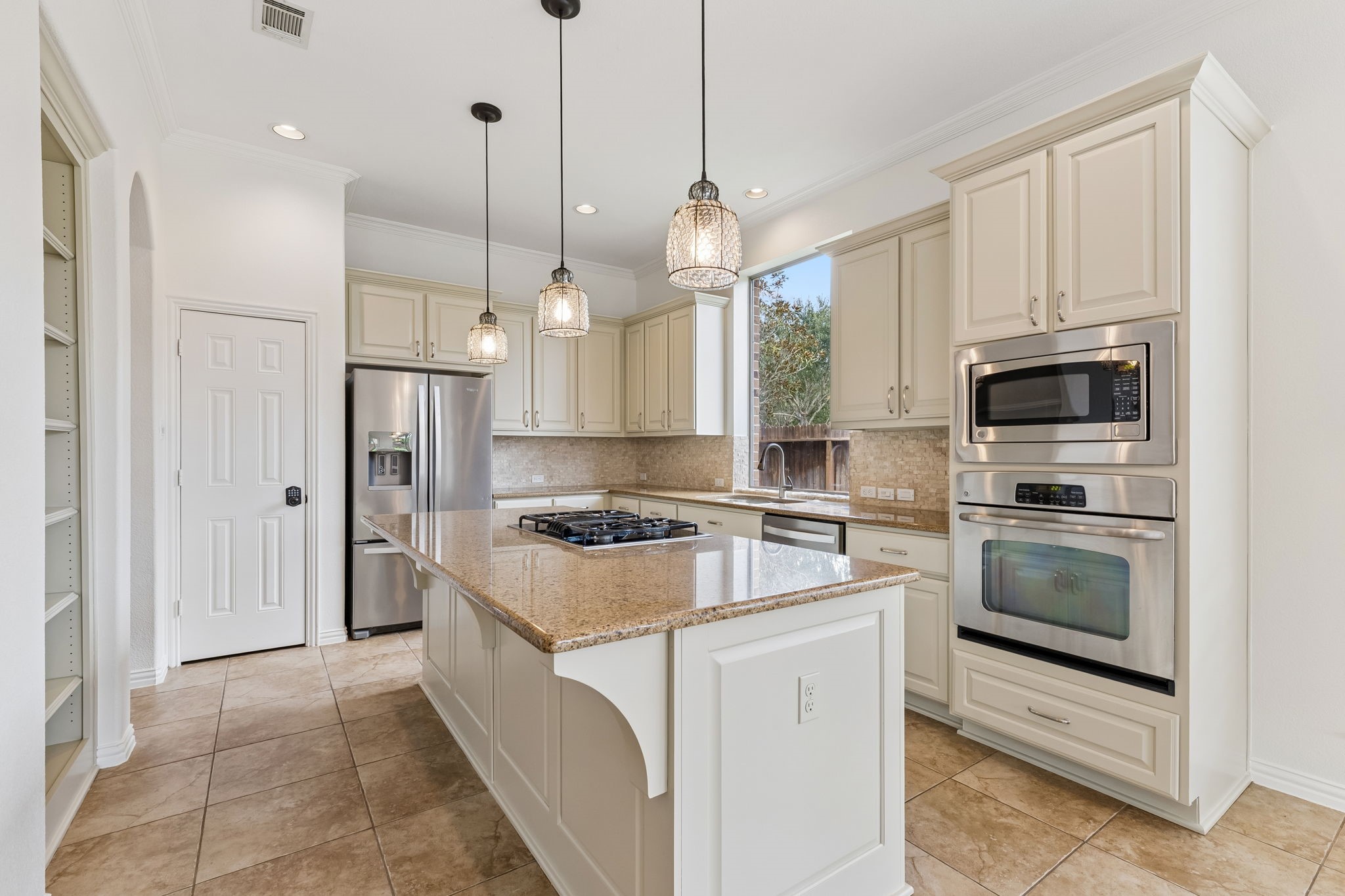 8210 Thunder Ridge Way Property Photo 11