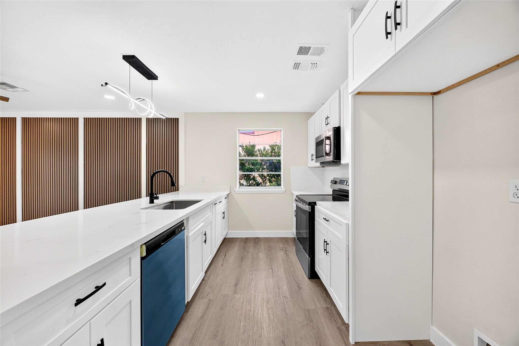 2426 Woodsdale Boulevard Property Photo 15