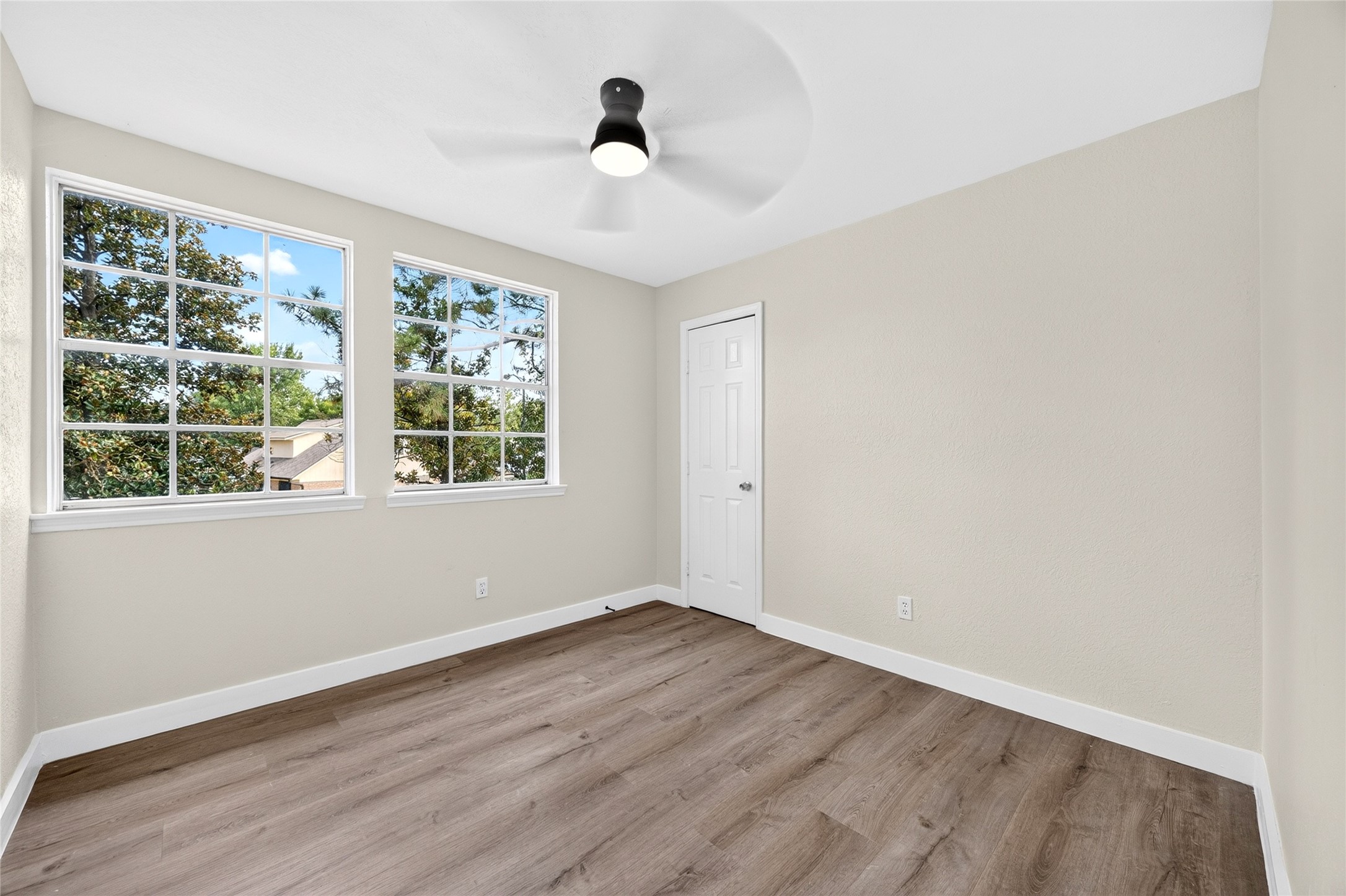 2426 Woodsdale Boulevard Property Photo 29