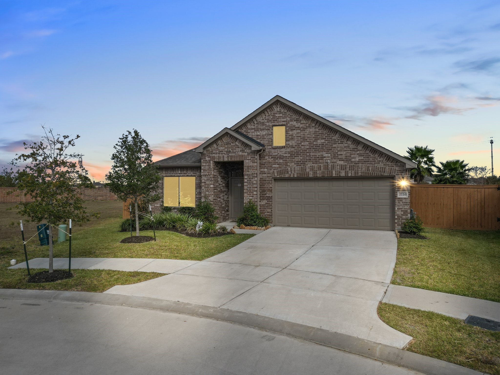2720 Golden Palms Lane Property Photo