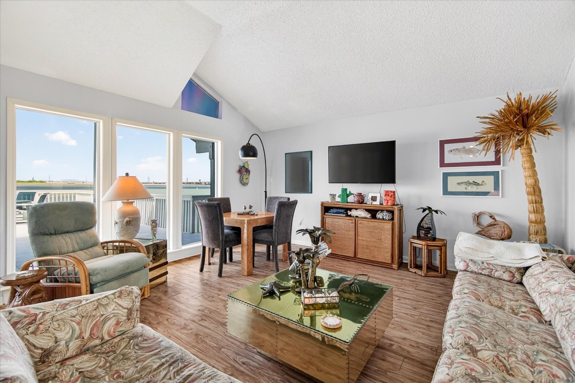 427 Tahiti Road Property Photo 17