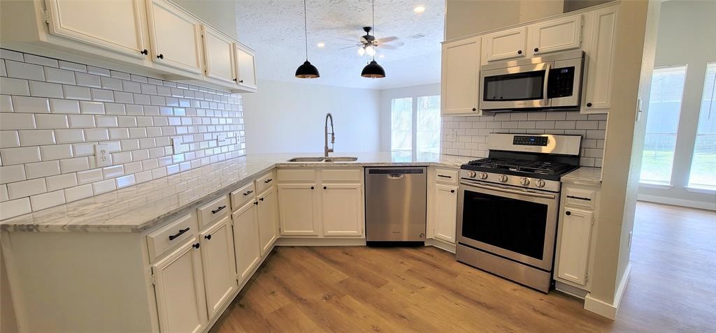 322 Village Creek Drive Property Photo 1