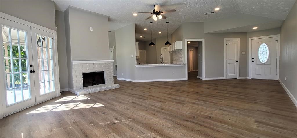 322 Village Creek Drive Property Photo 4