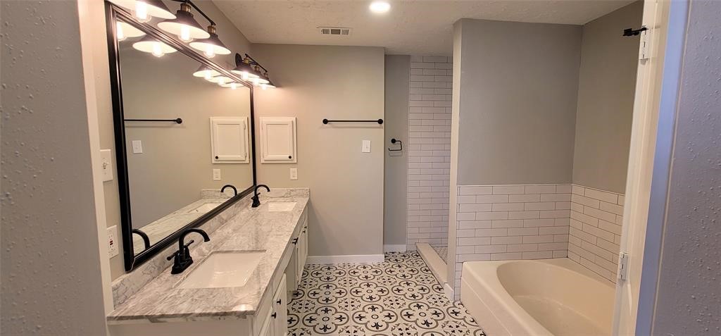 322 Village Creek Drive Property Photo 10