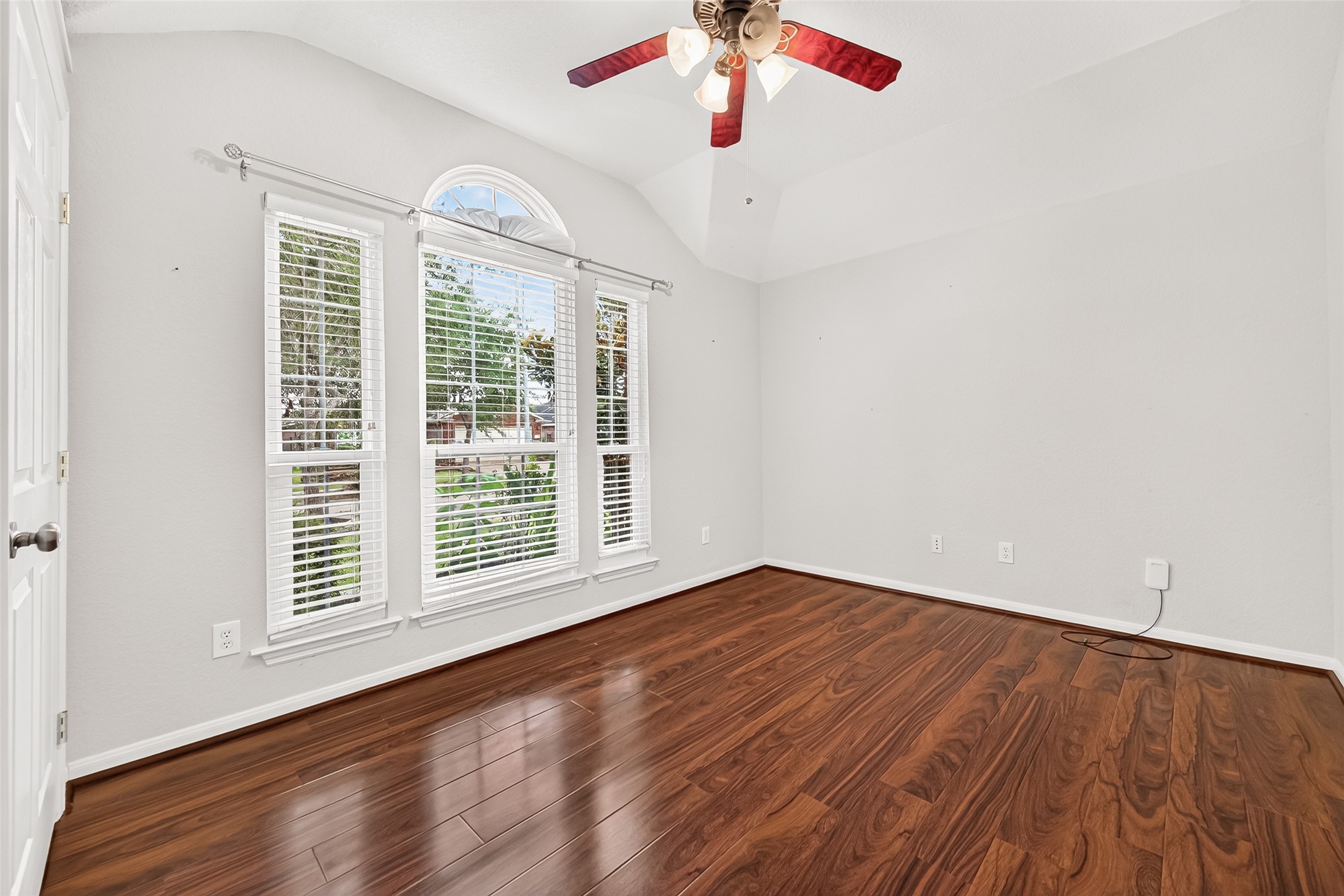 7519 Trail Hollow Property Photo 9