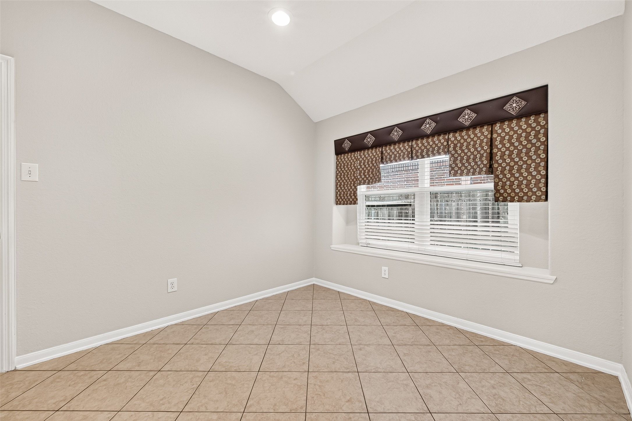 7519 Trail Hollow Property Photo 28