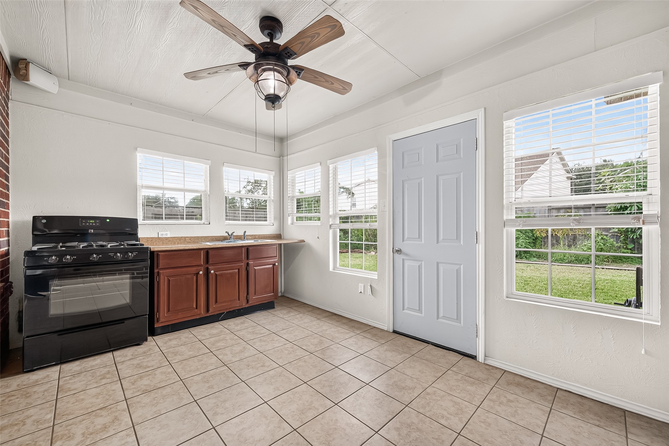 7519 Trail Hollow Property Photo 44