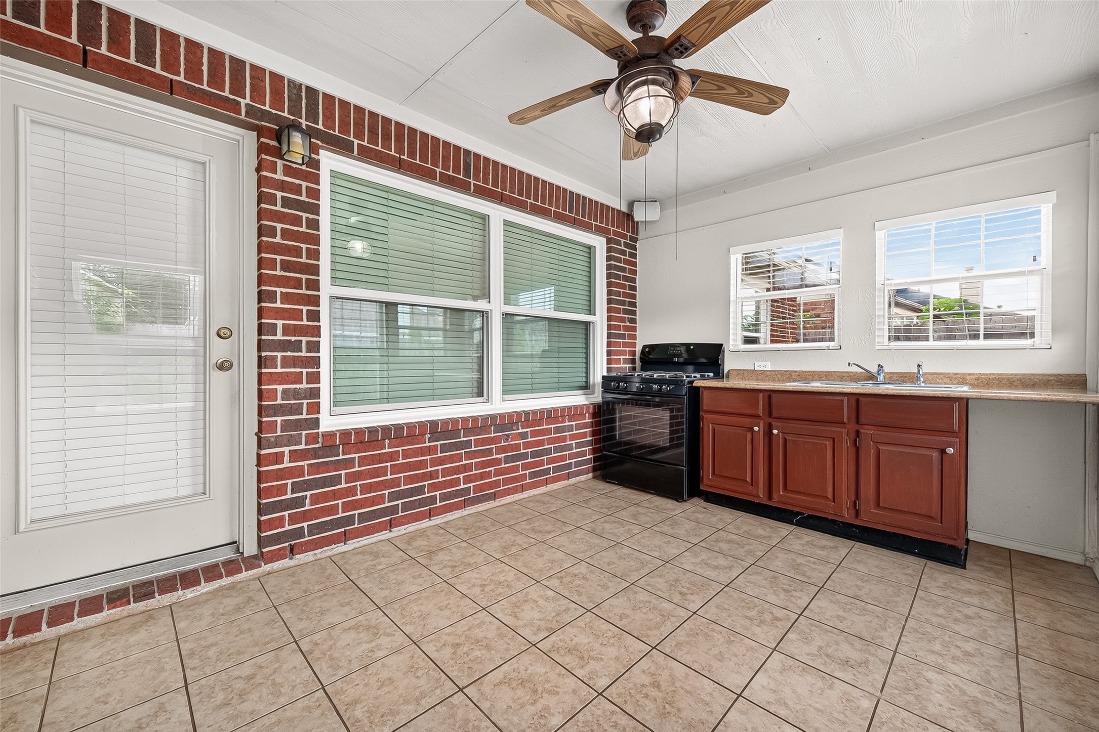 7519 Trail Hollow Property Photo 45