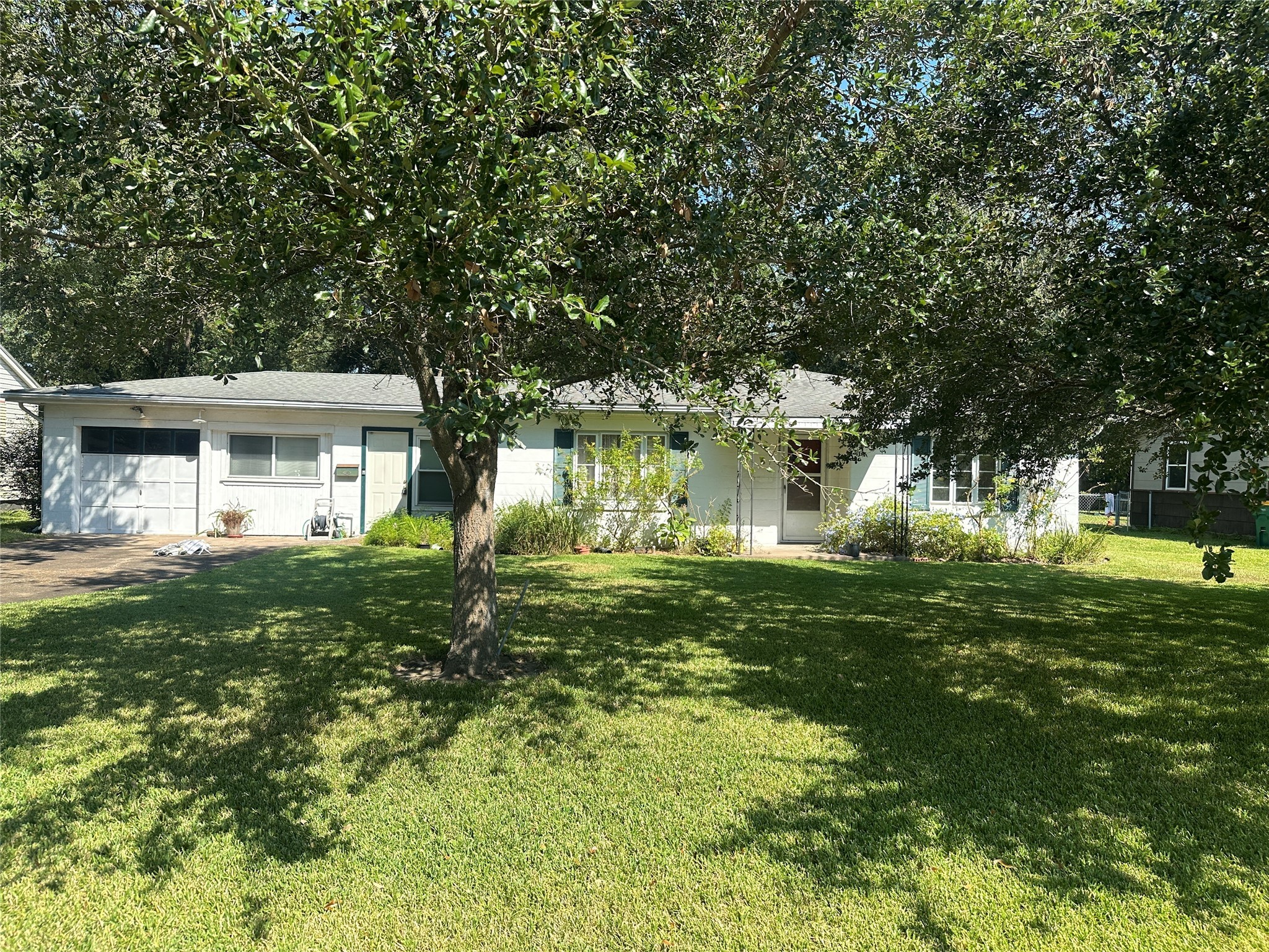 2412 Meadow Lane Property Photo 1
