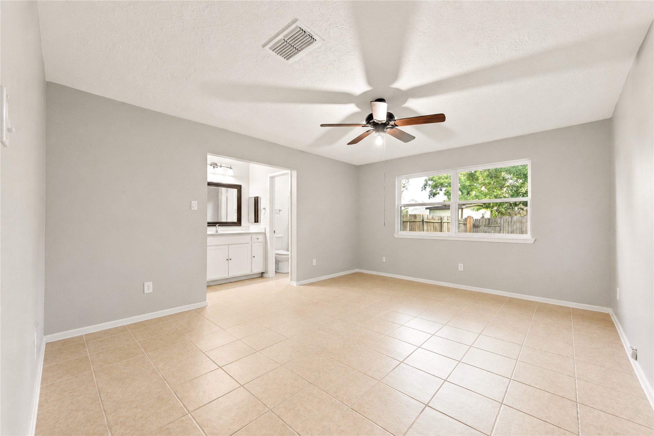 10123 Kent Towne Lane Property Photo 8