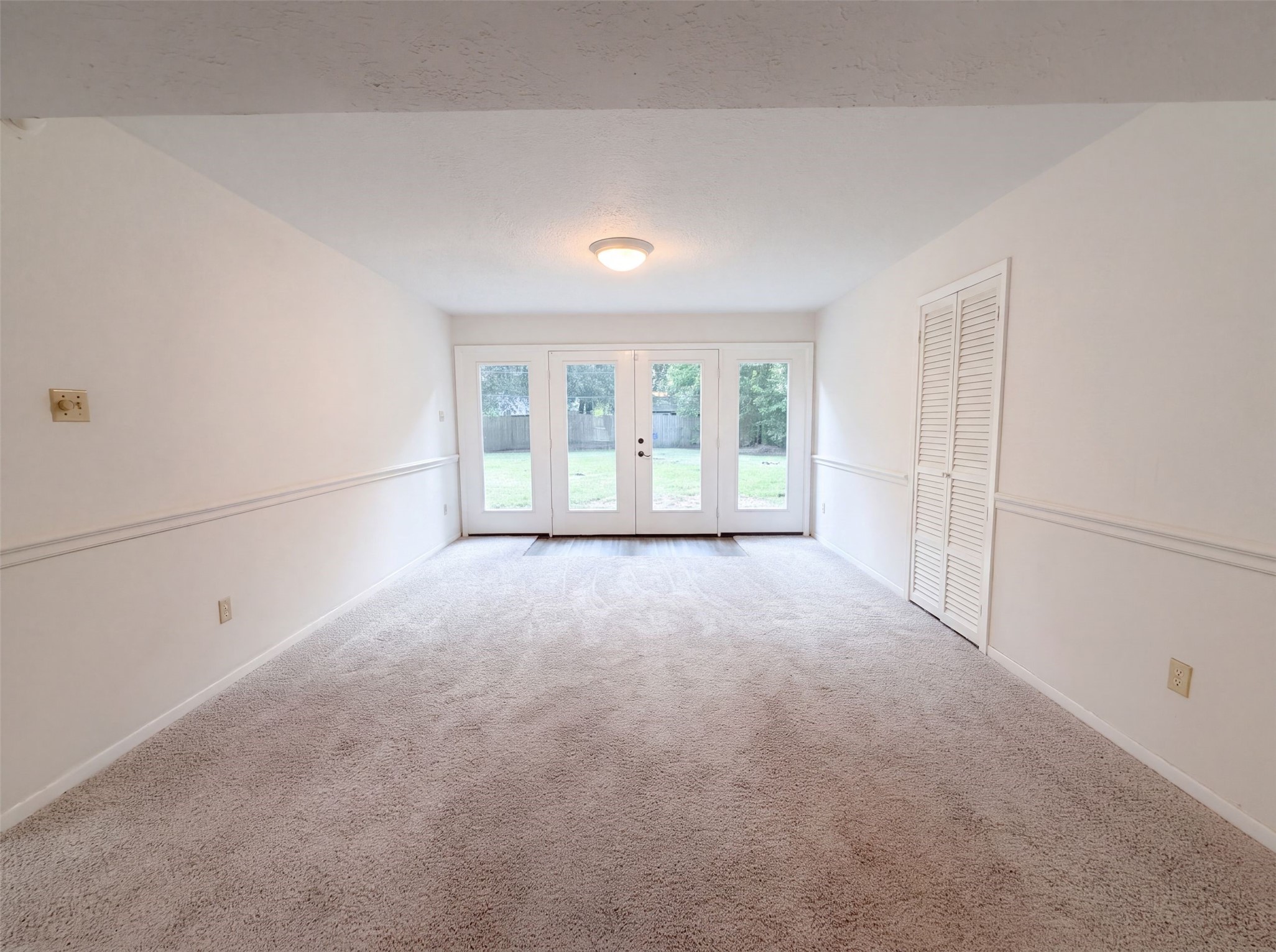 18107 Fireside Drive Property Photo 9