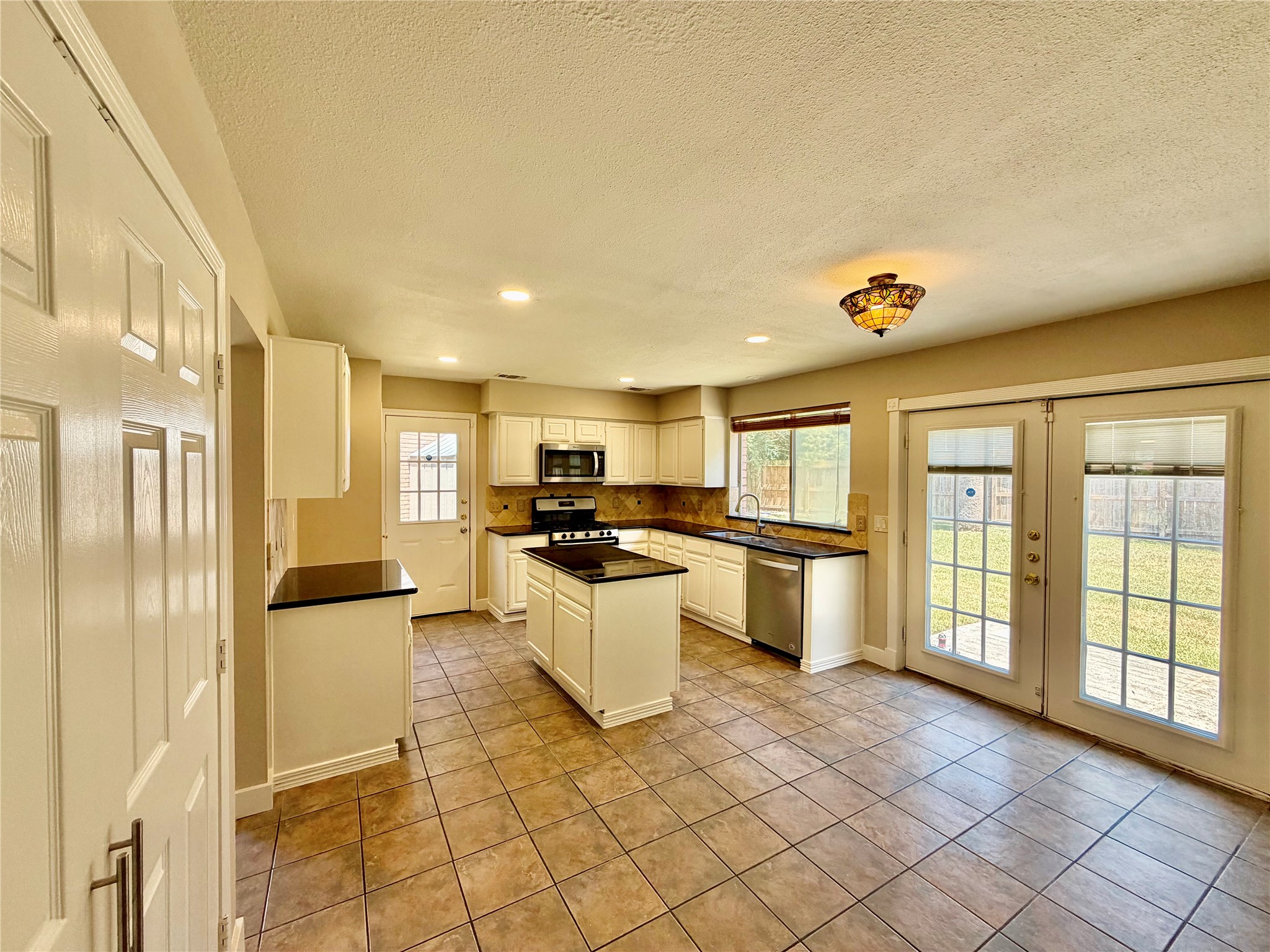 16006 Maple Acres Court Property Photo 6