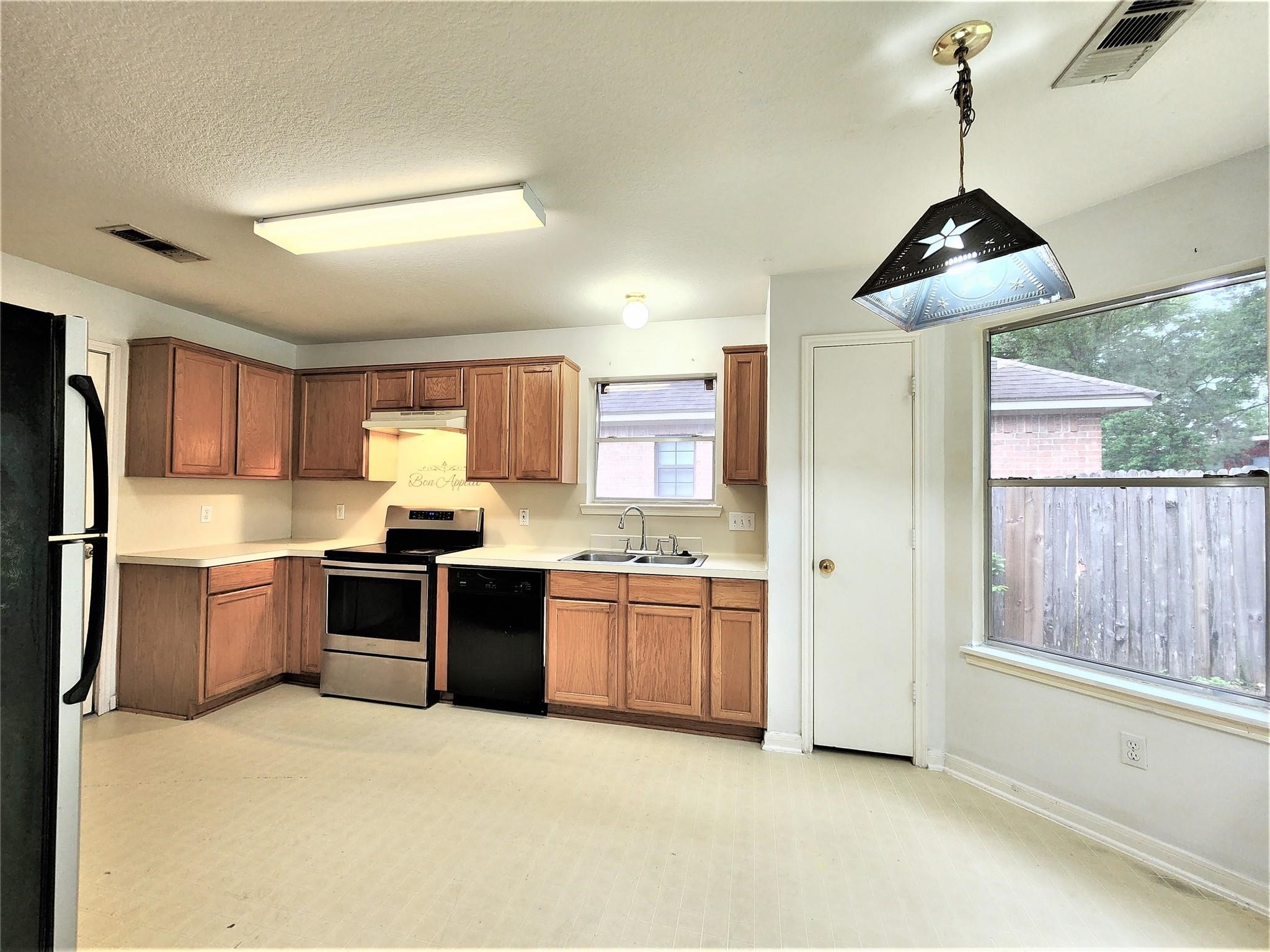 5819 Flower Gate Drive Property Photo 5