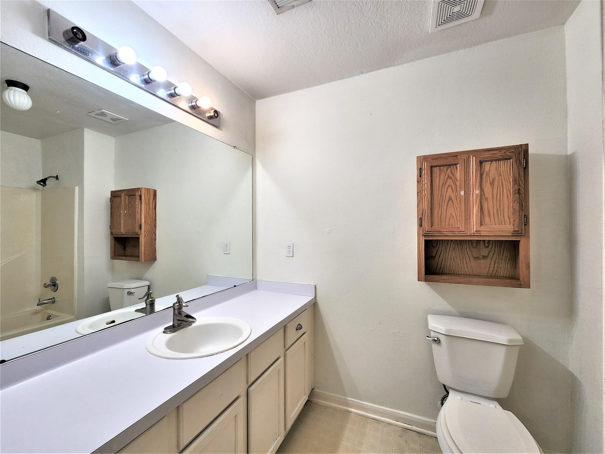 5819 Flower Gate Drive Property Photo 7