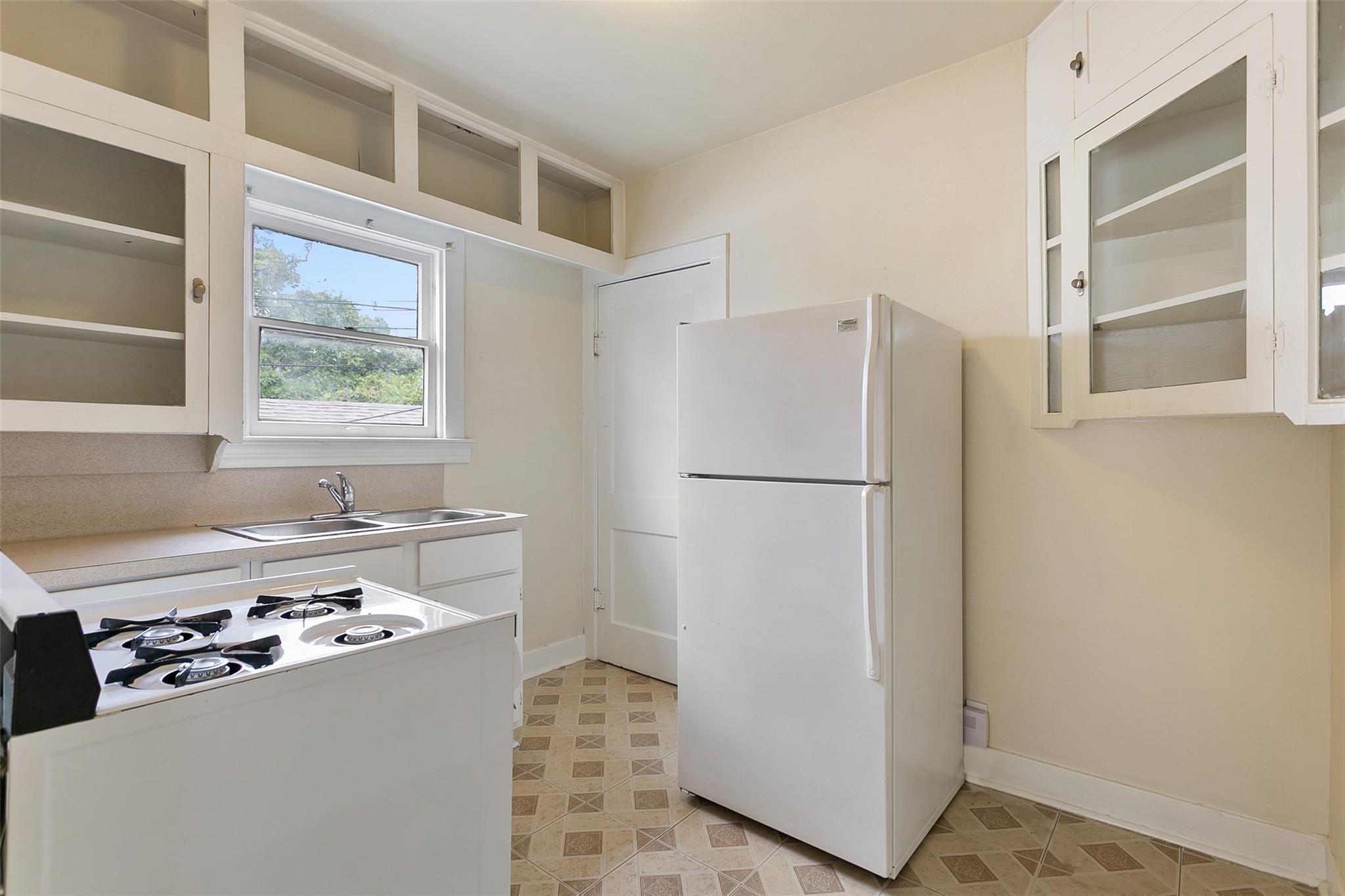 1133 Bayland Avenue Property Photo 5