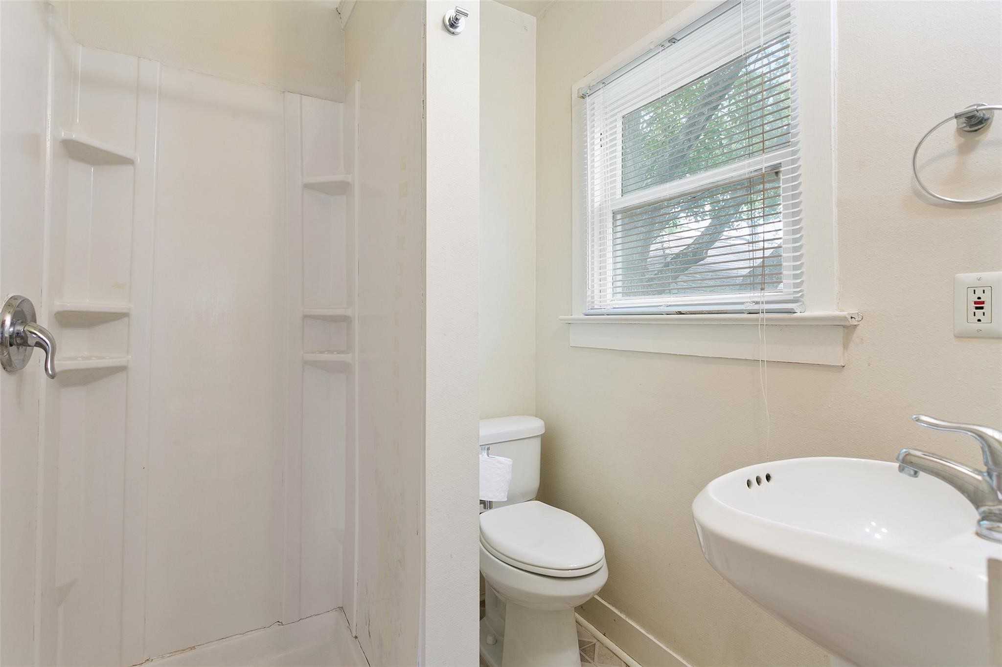 1133 Bayland Avenue Property Photo 7
