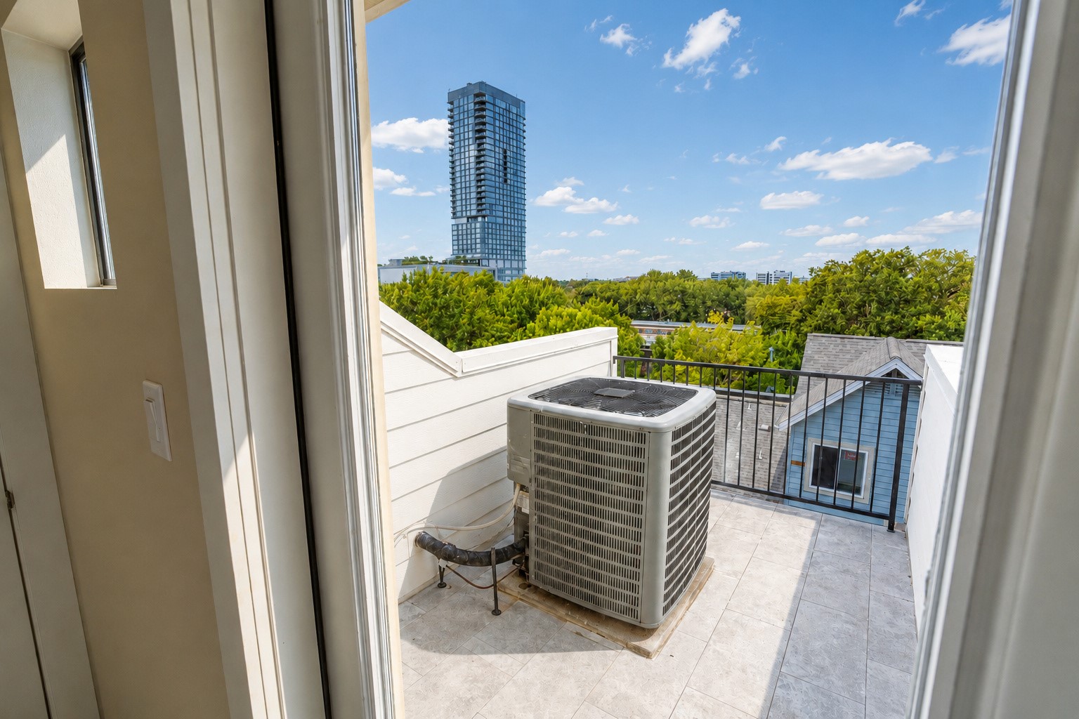 1206 W Dallas Street Property Photo 4