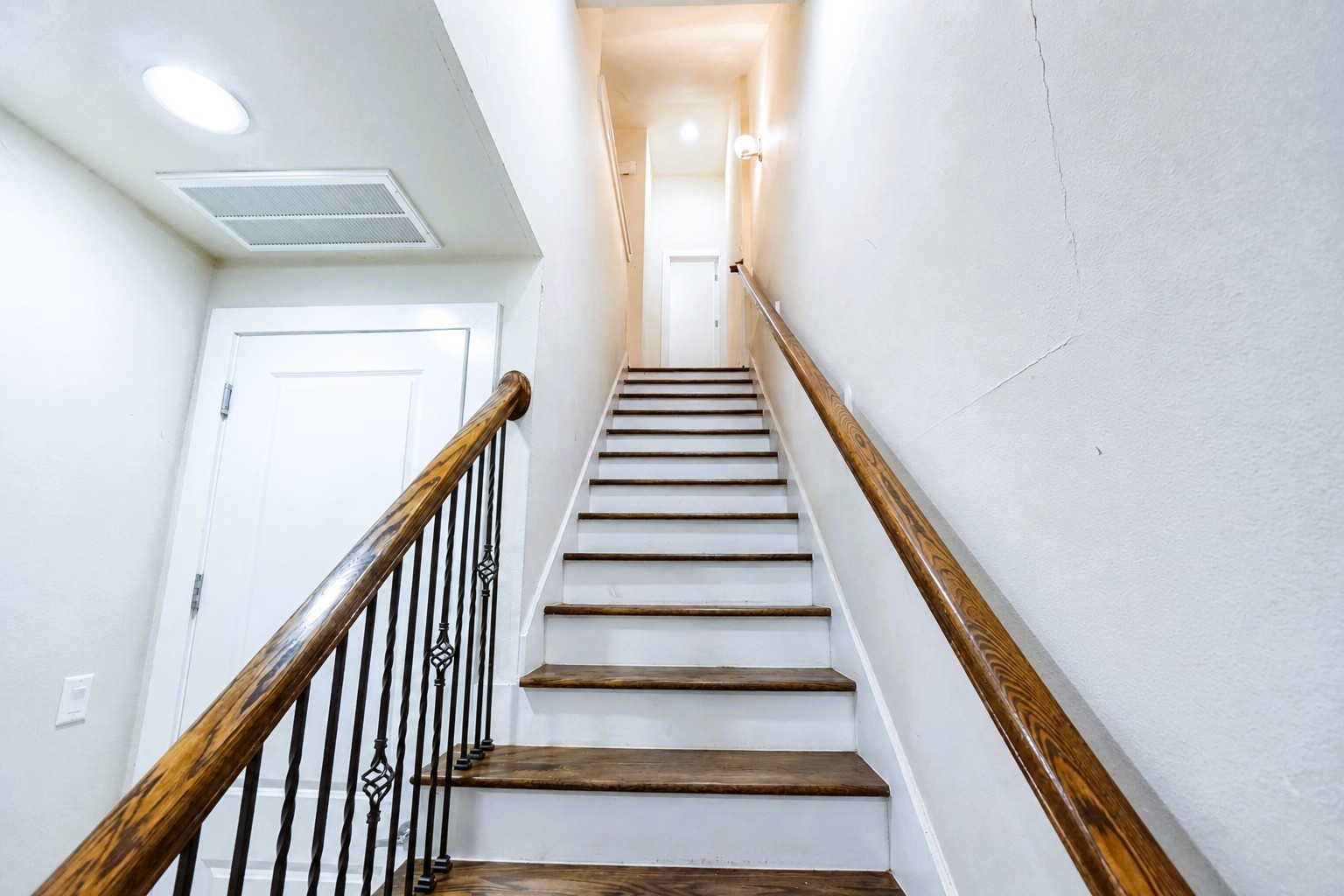 1206 W Dallas Street Property Photo 5