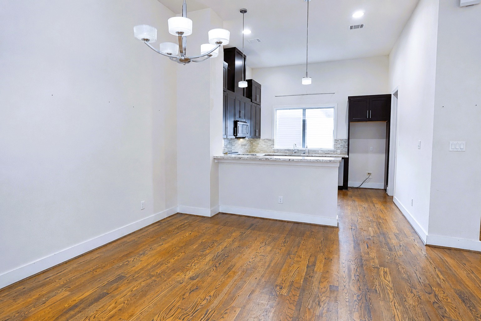 1206 W Dallas Street Property Photo 6