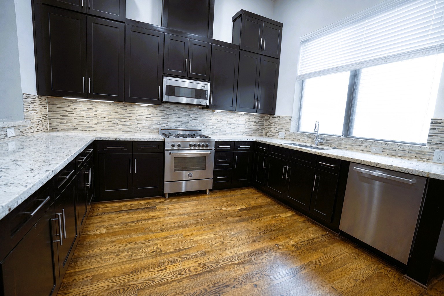1206 W Dallas Street Property Photo 8