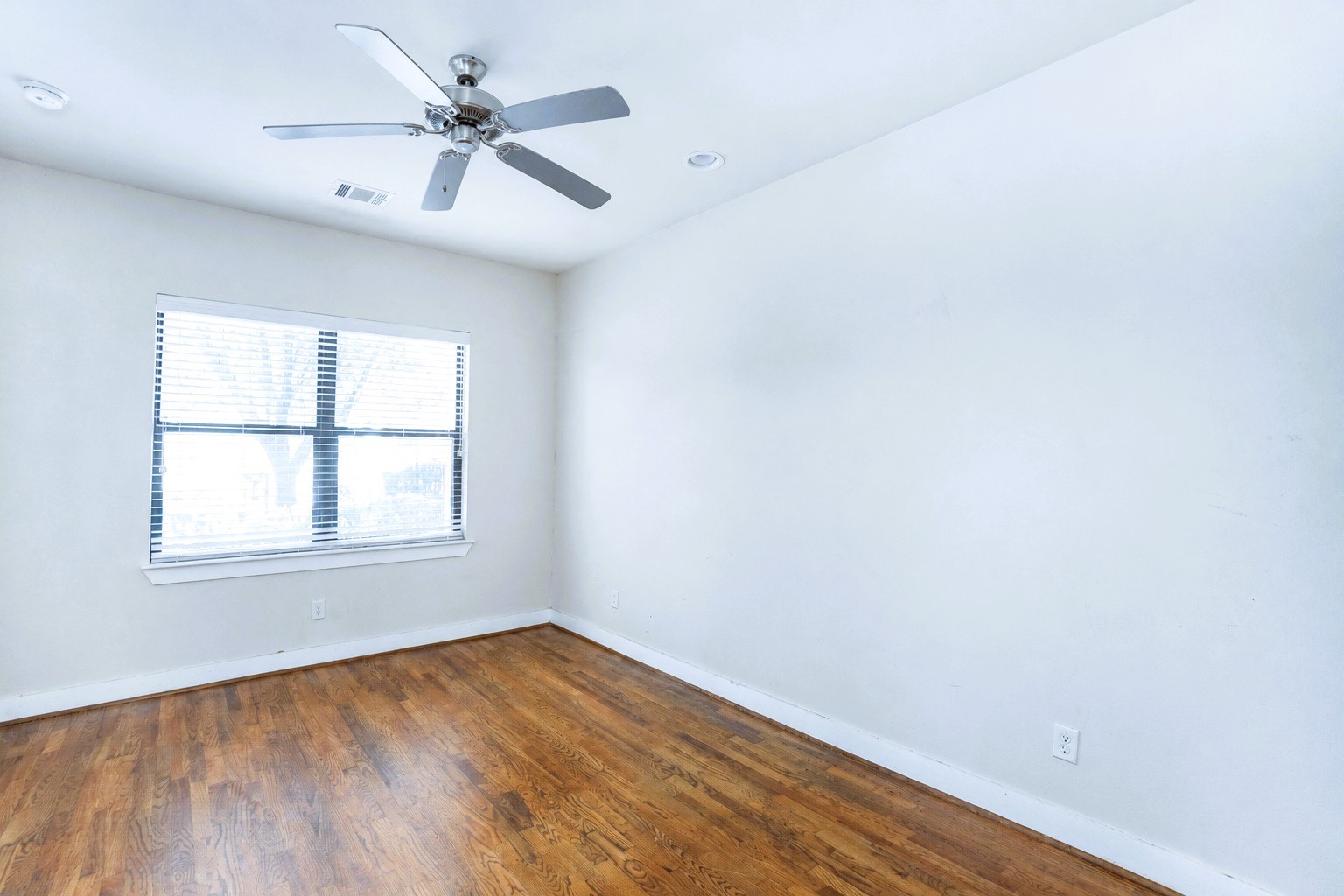 1206 W Dallas Street Property Photo 18