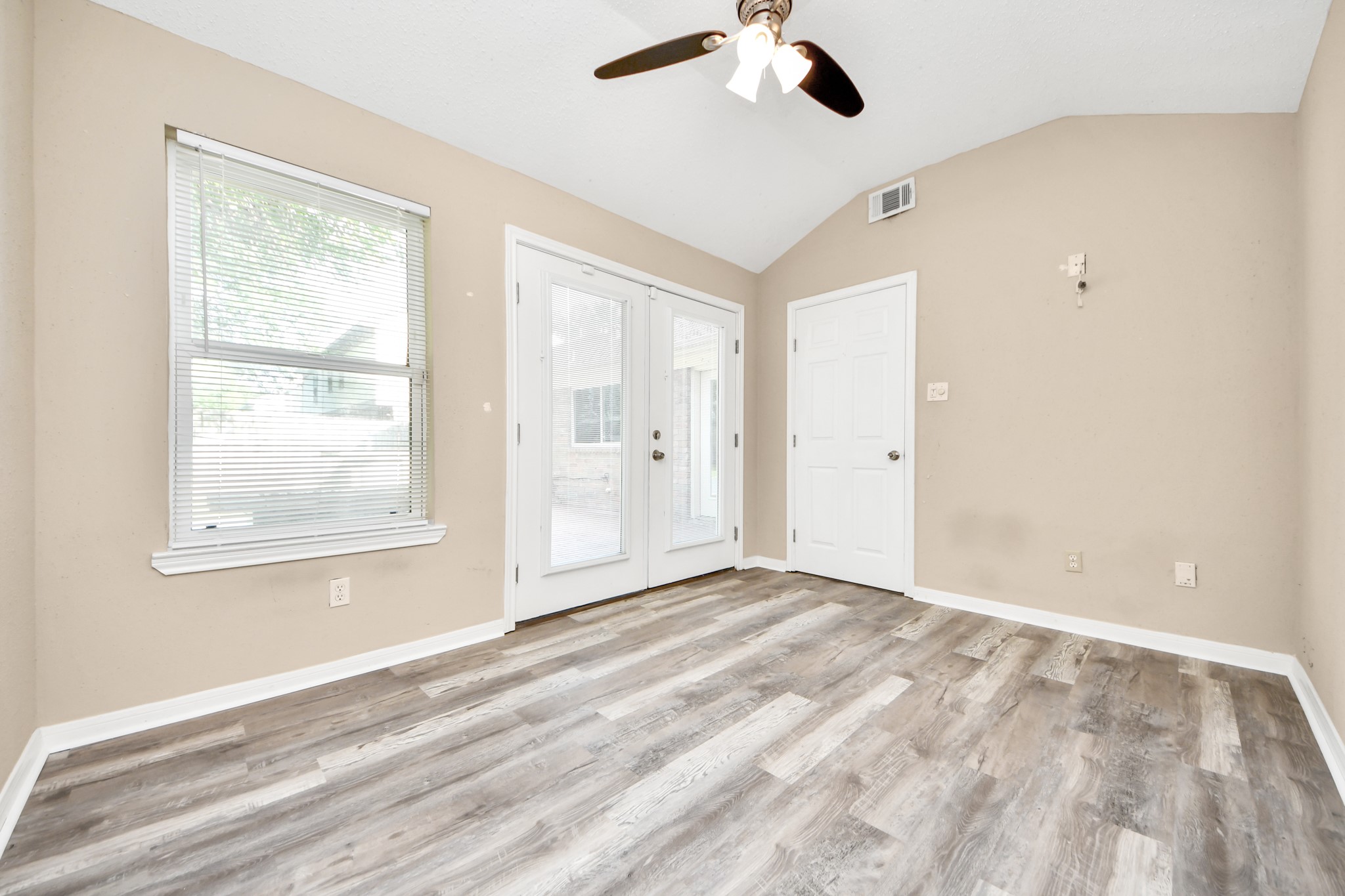 3402 Hidden Creek Drive Property Photo 14