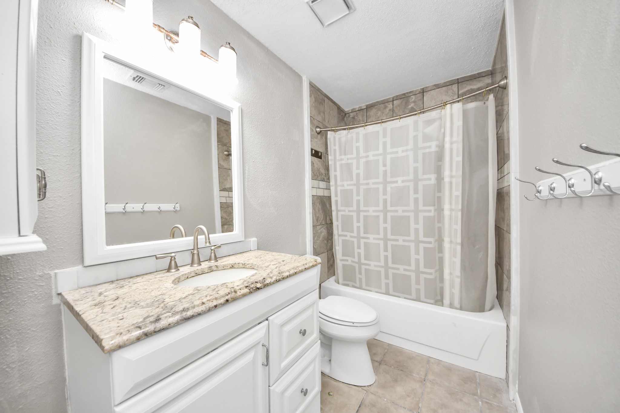3402 Hidden Creek Drive Property Photo 15