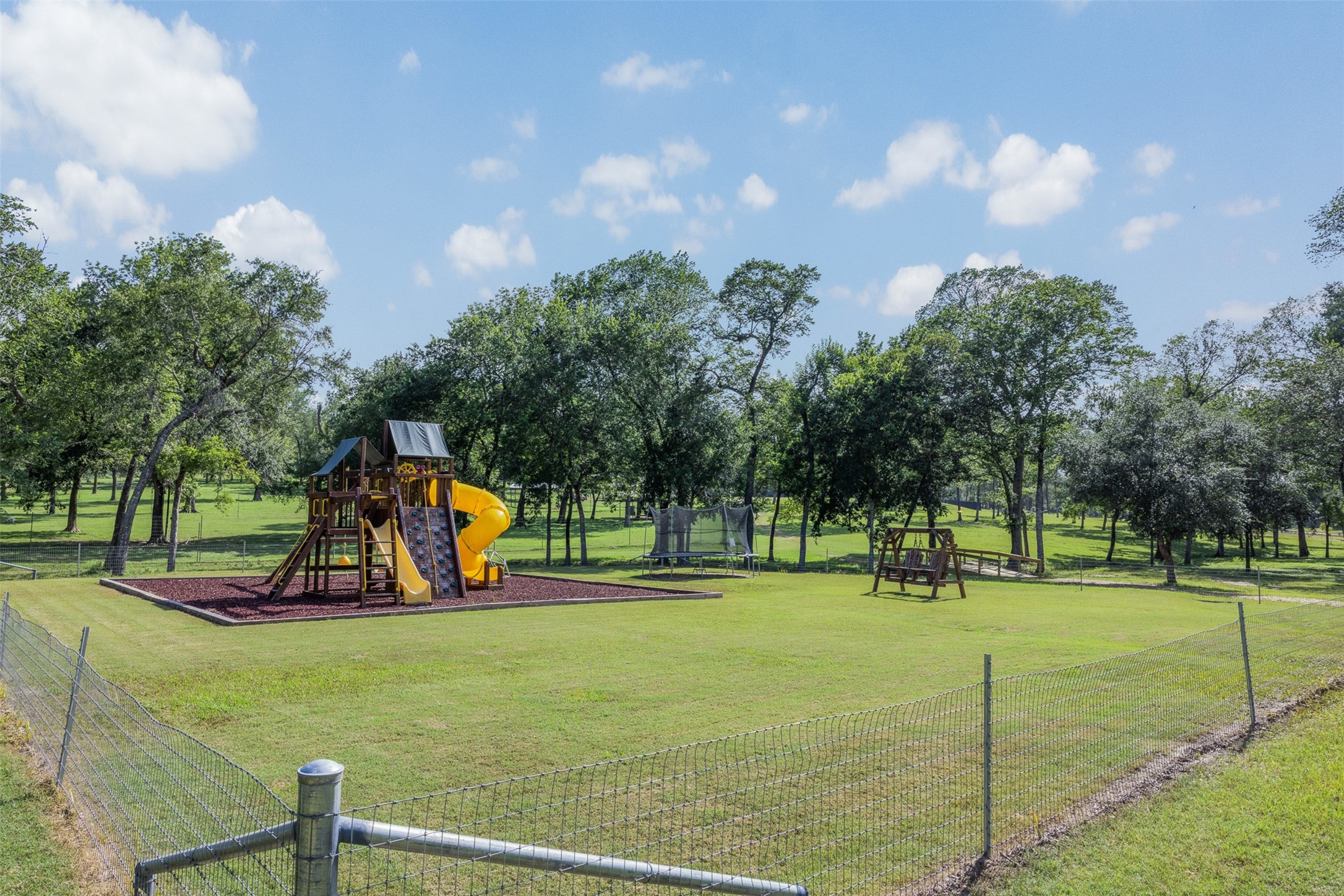 7521 Schoenau Road Property Photo 33
