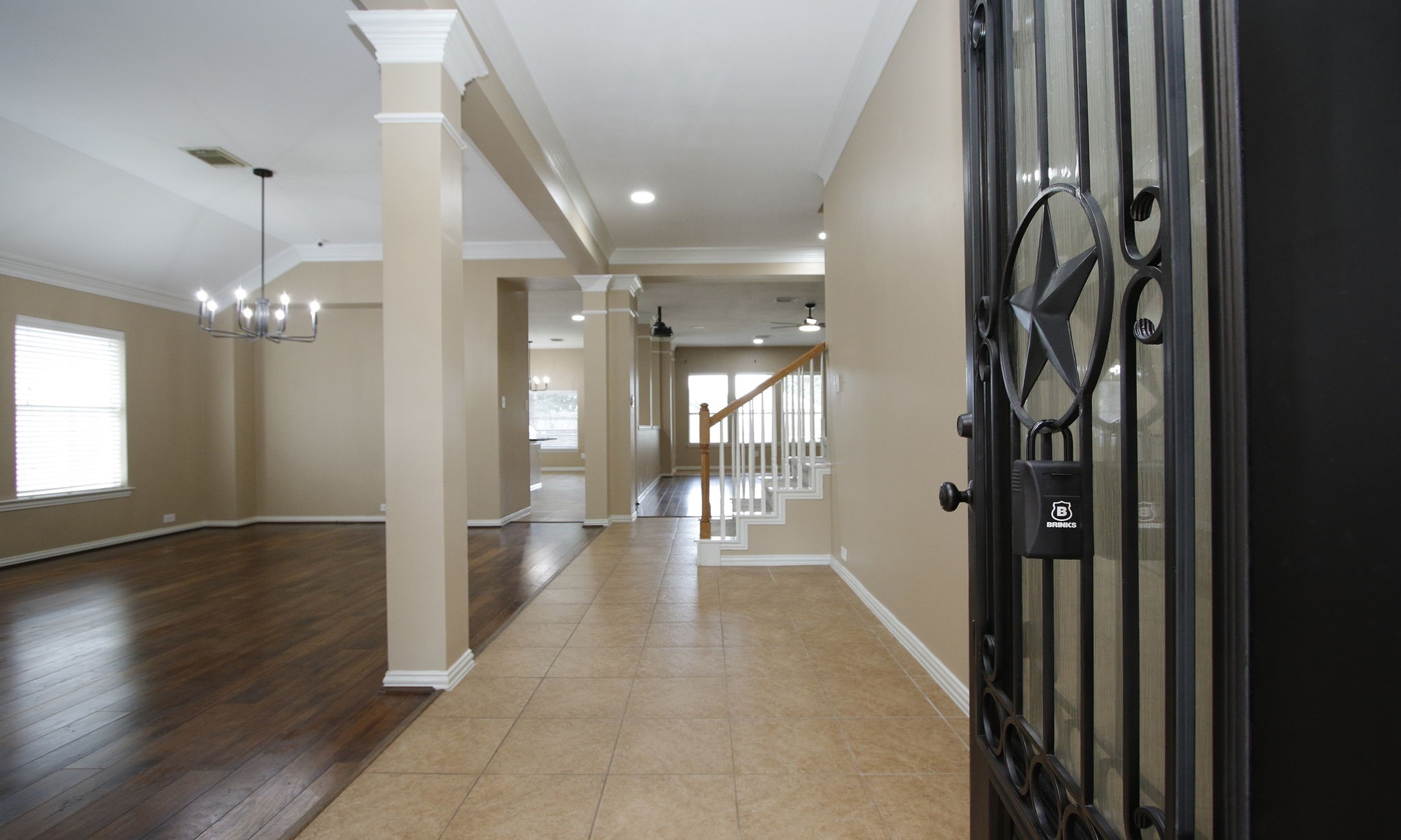 2914 Silverwood Park Lane Property Photo 5