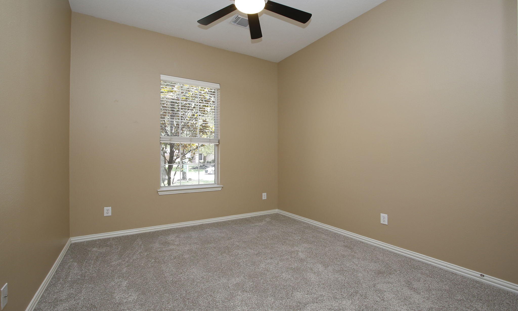 2914 Silverwood Park Lane Property Photo 25