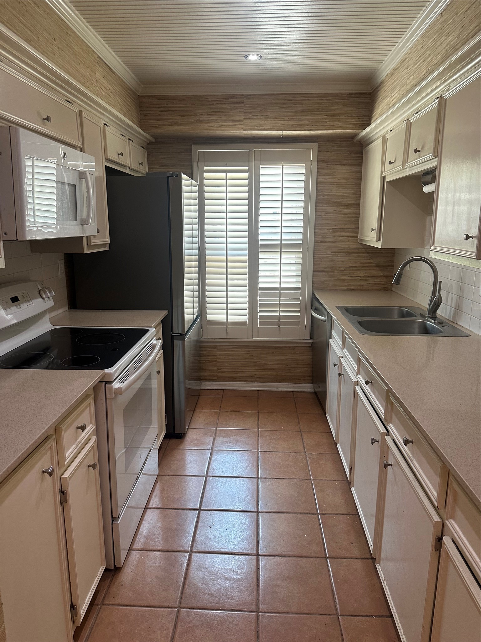 2202 Welch Street Property Photo 7