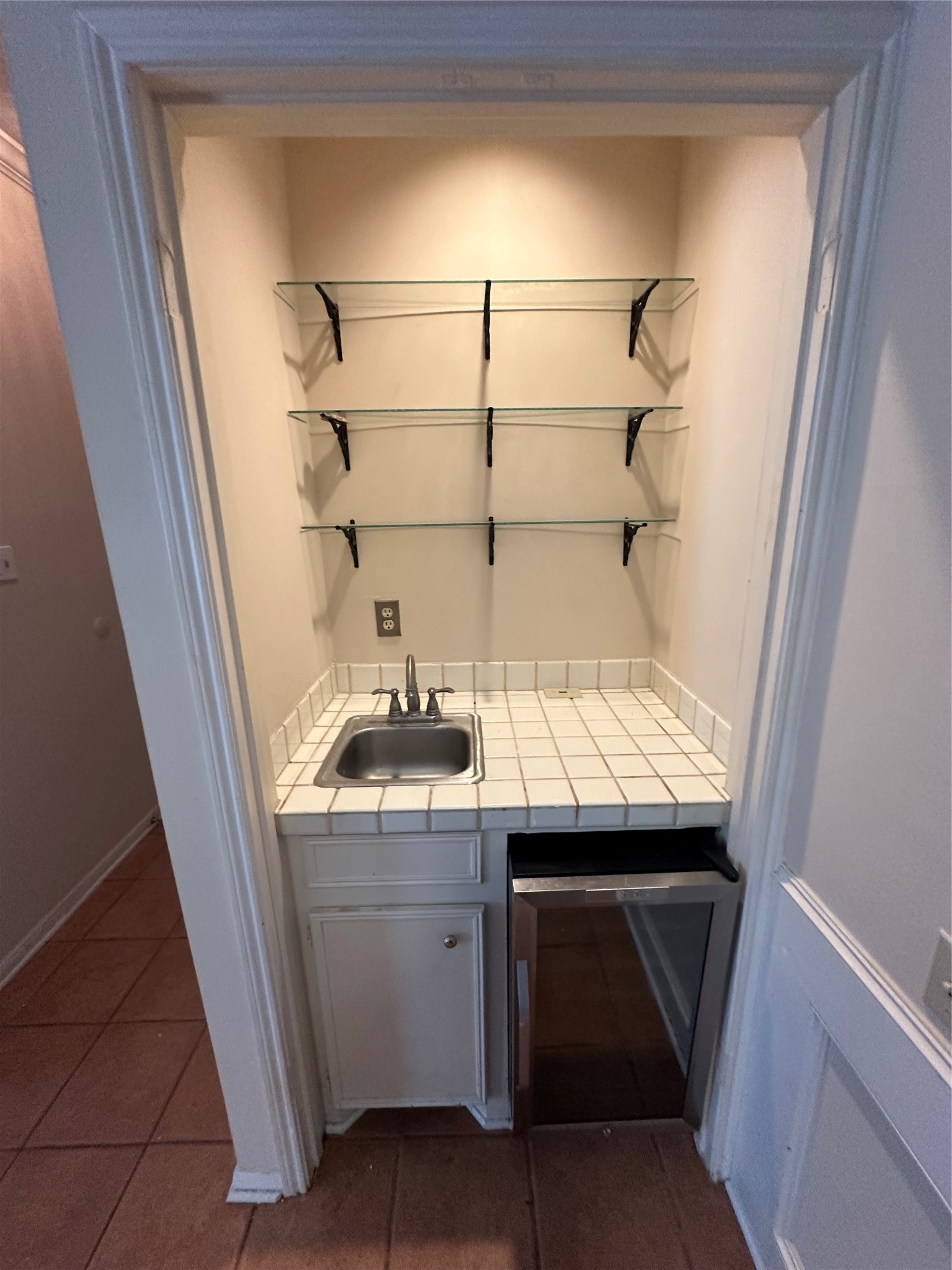 2202 Welch Street Property Photo 9