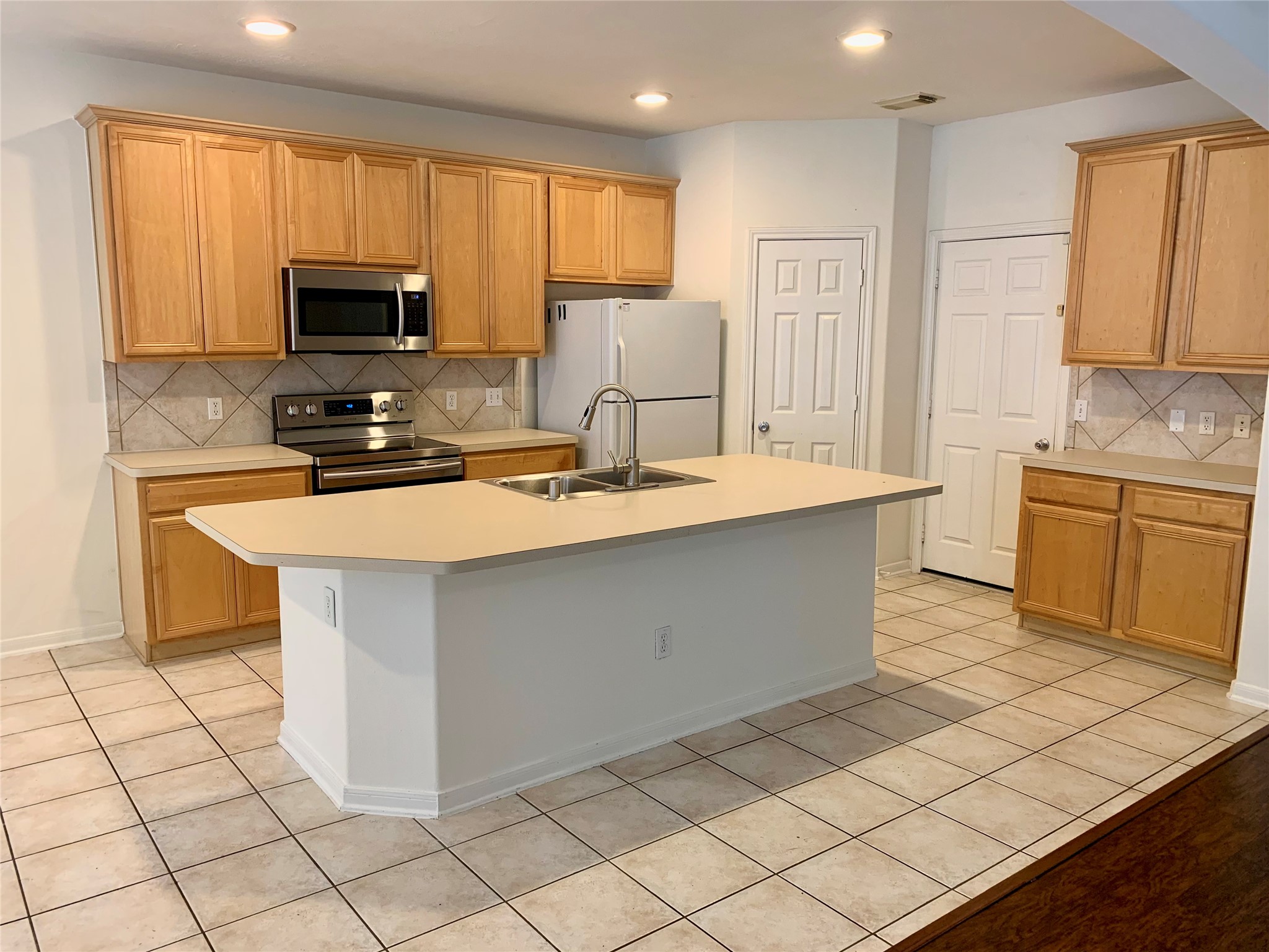 130 Ledgestone Place Property Photo 6