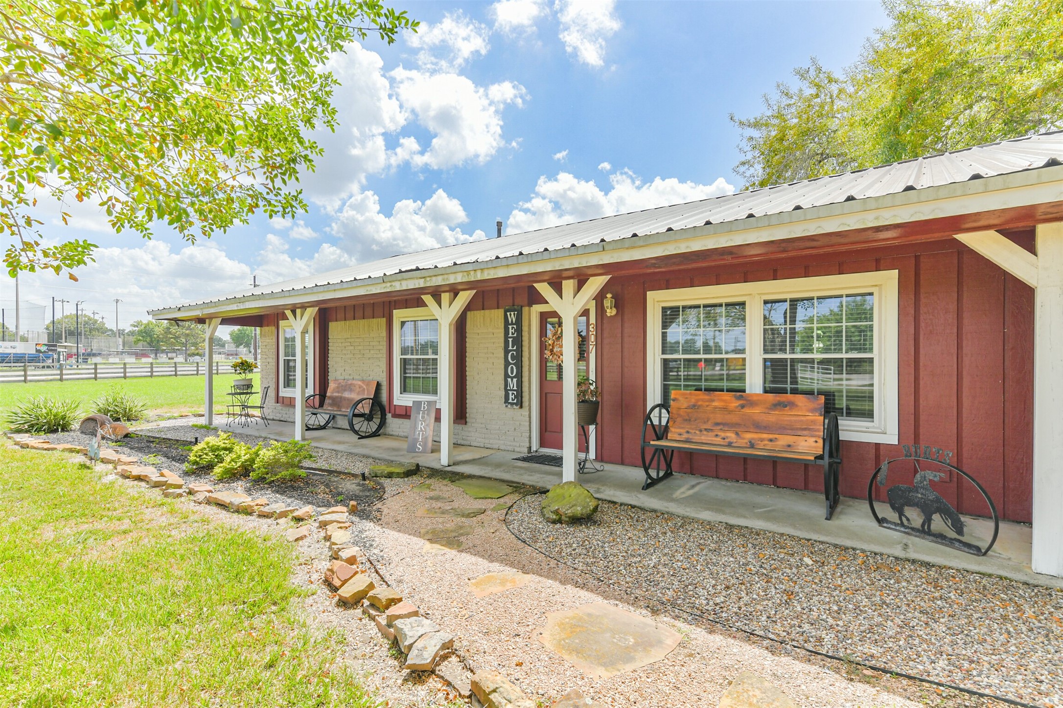 307 W Hufsmith Road Property Photo 1