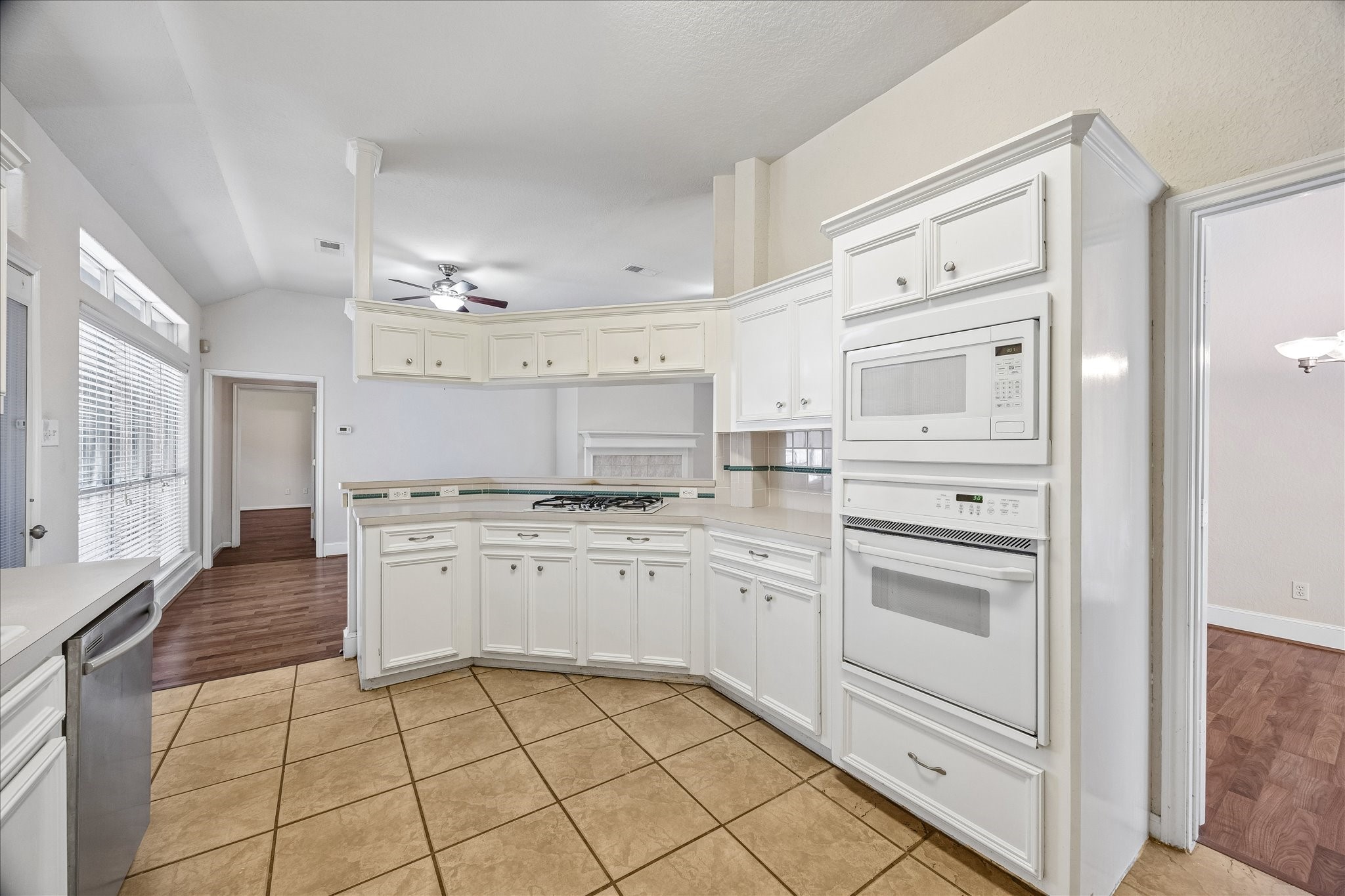3419 Glastonbury Drive Property Photo 12
