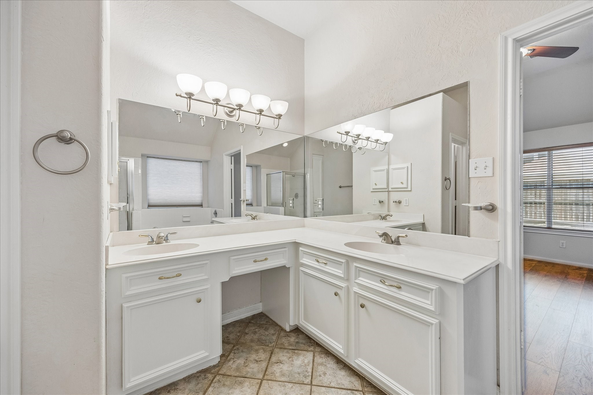 3419 Glastonbury Drive Property Photo 15