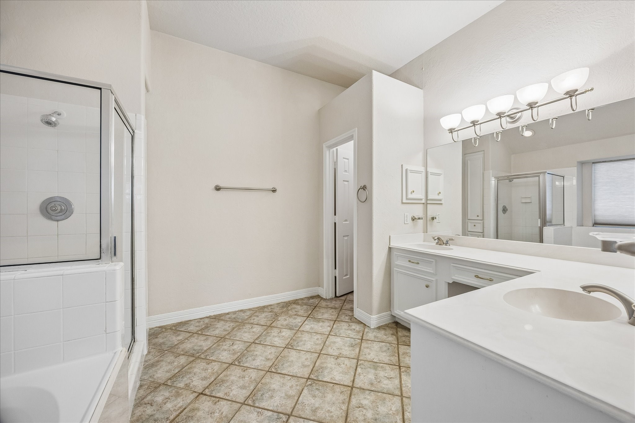 3419 Glastonbury Drive Property Photo 16