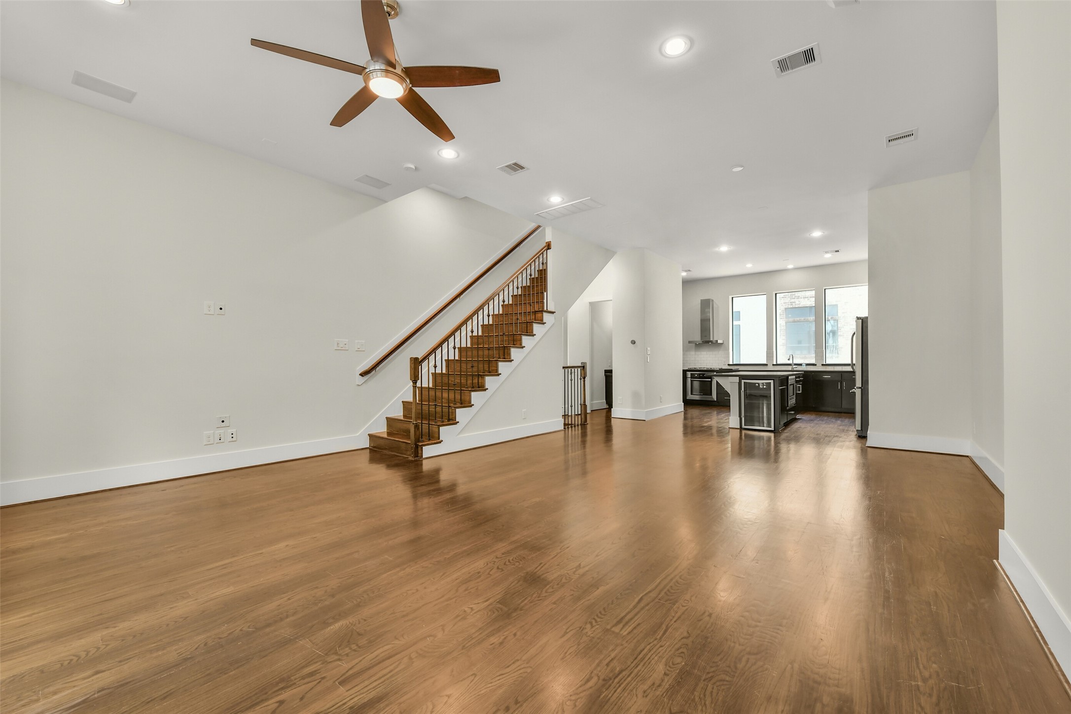 1403 Nagle Street Property Photo 8
