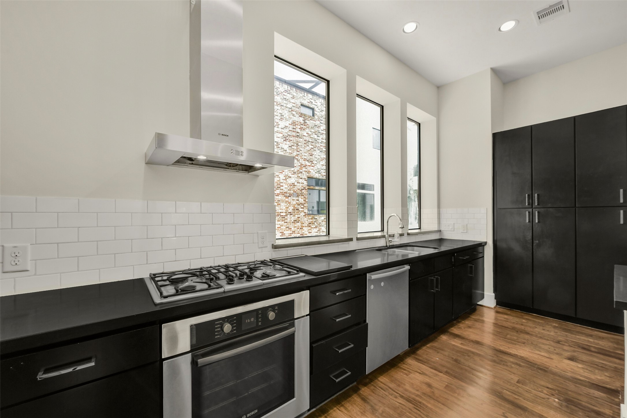 1403 Nagle Street Property Photo 14