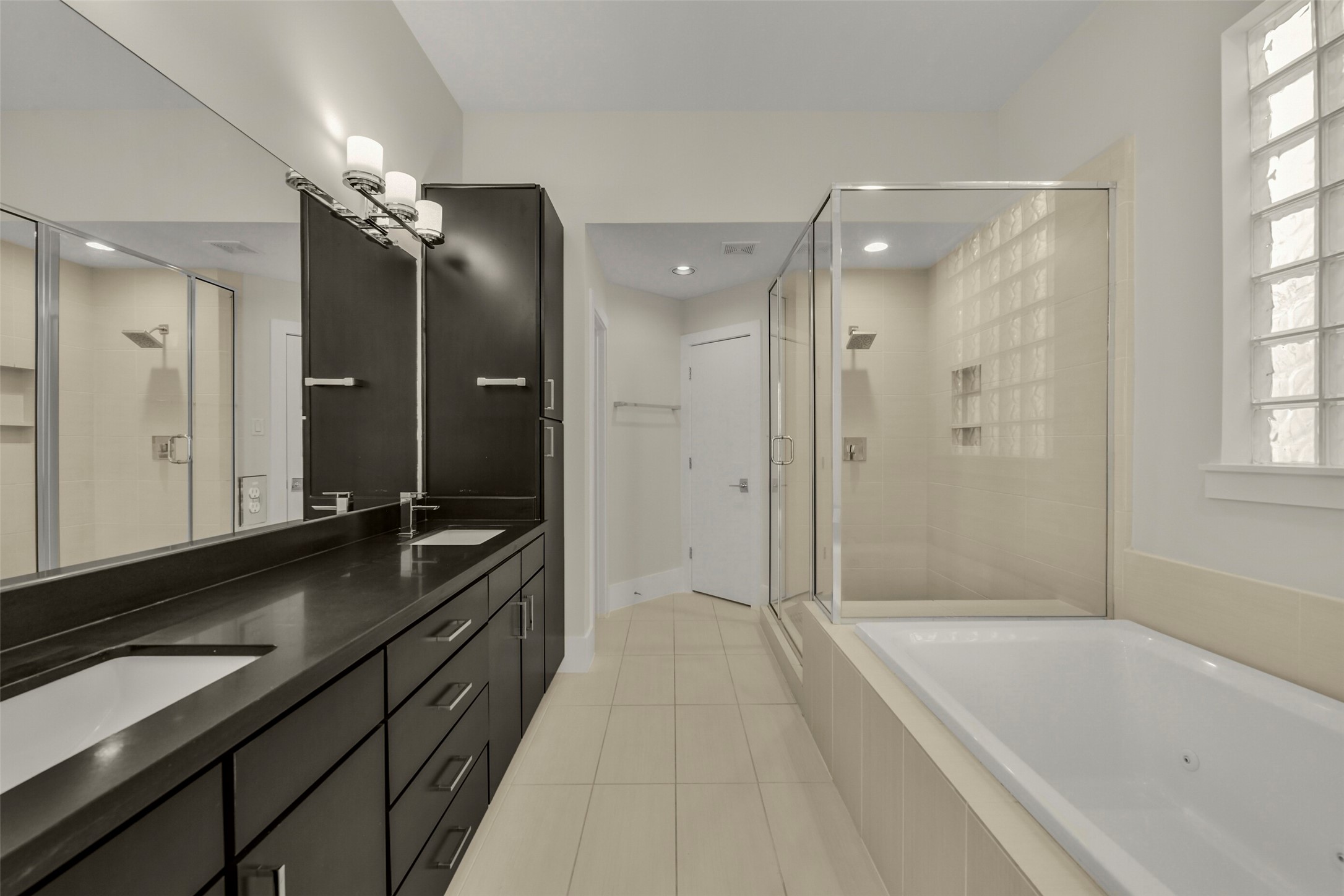 1403 Nagle Street Property Photo 23