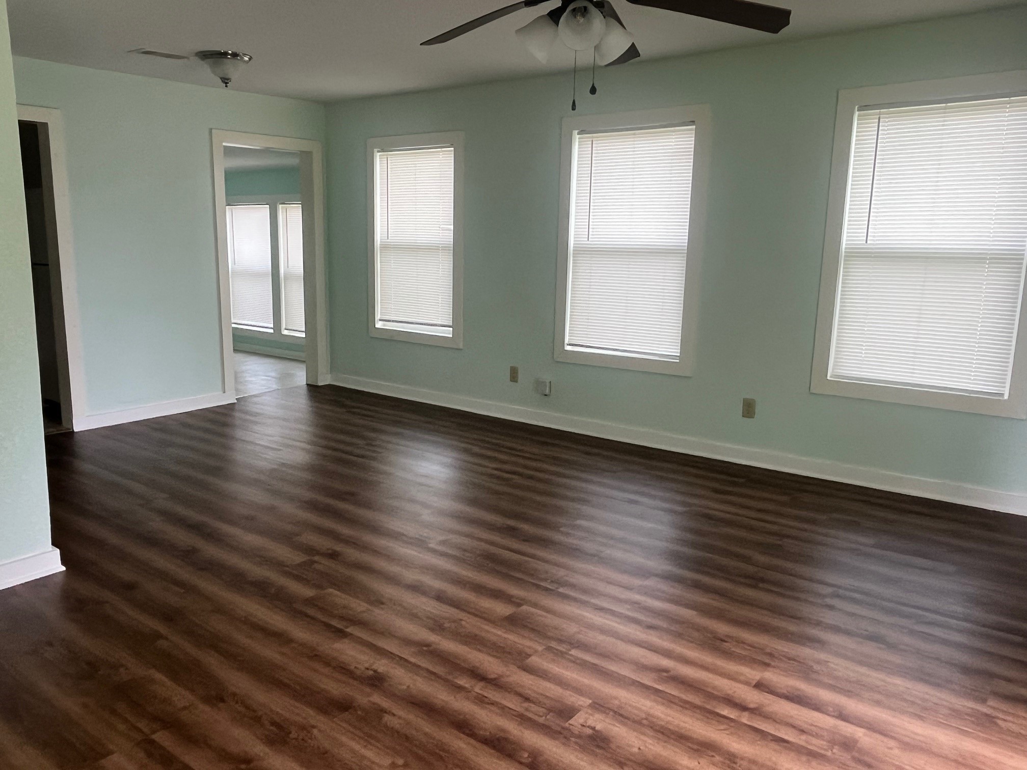 1519 W 8th Street Property Photo 3