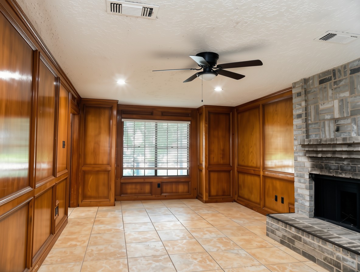 2118 Waterfall Drive Property Photo 3