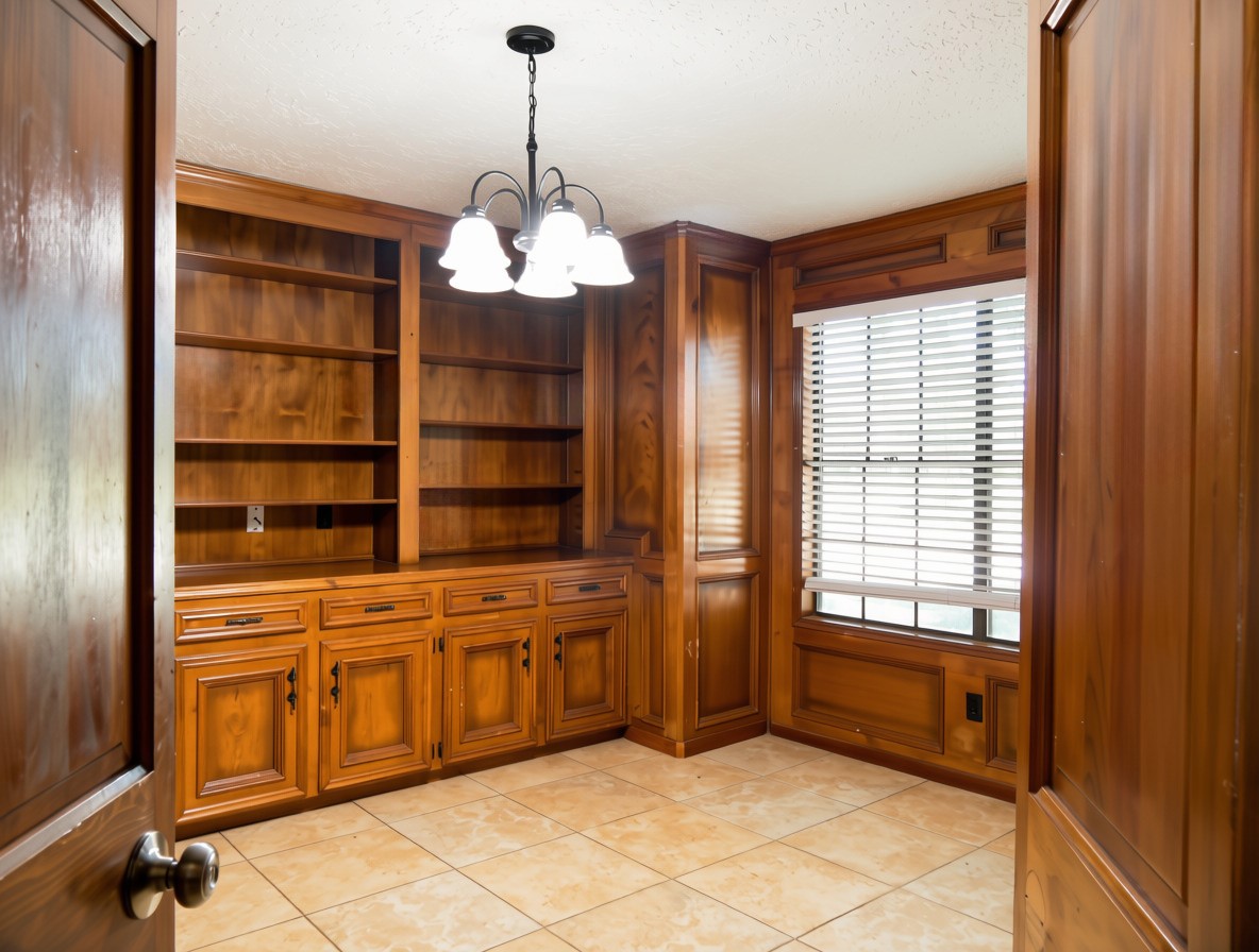2118 Waterfall Drive Property Photo 5
