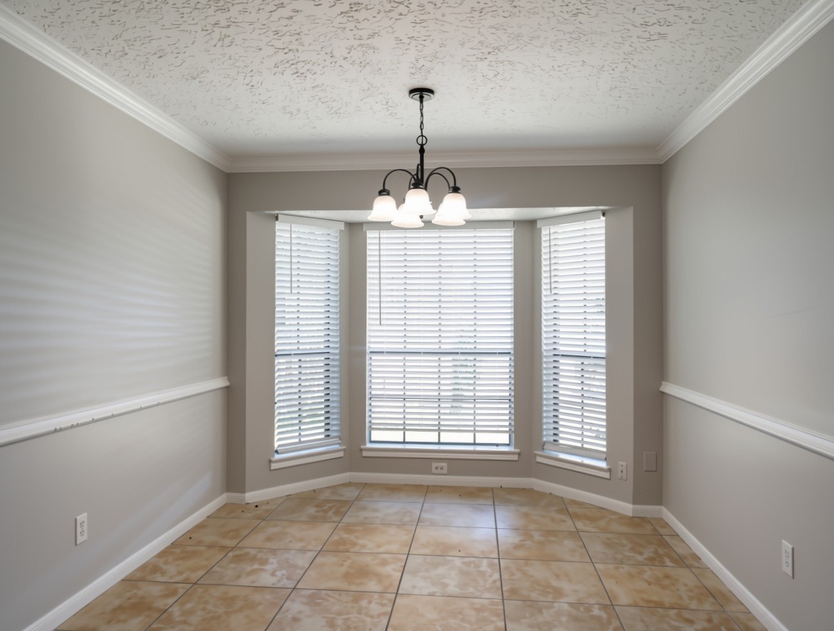 2118 Waterfall Drive Property Photo 7