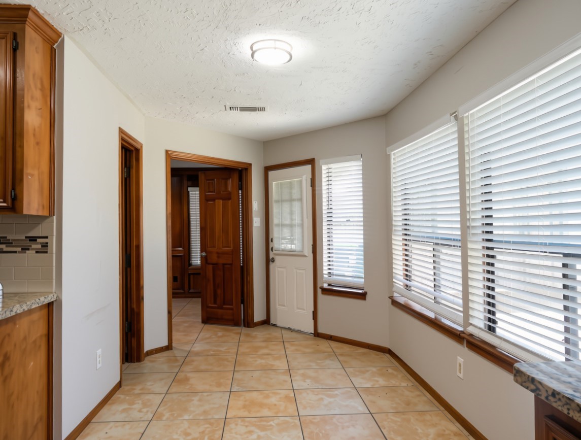 2118 Waterfall Drive Property Photo 12
