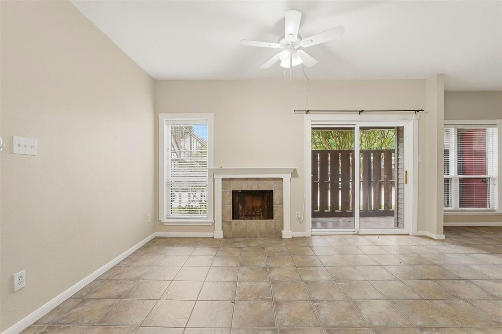 2025 Augusta Drive 605 Property Photo 4