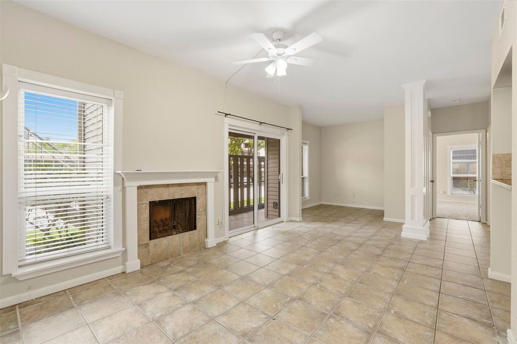 2025 Augusta Drive 605 Property Photo 5
